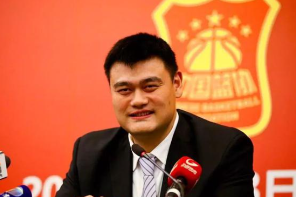 中國籃協(xié)現(xiàn)任主席是誰？
